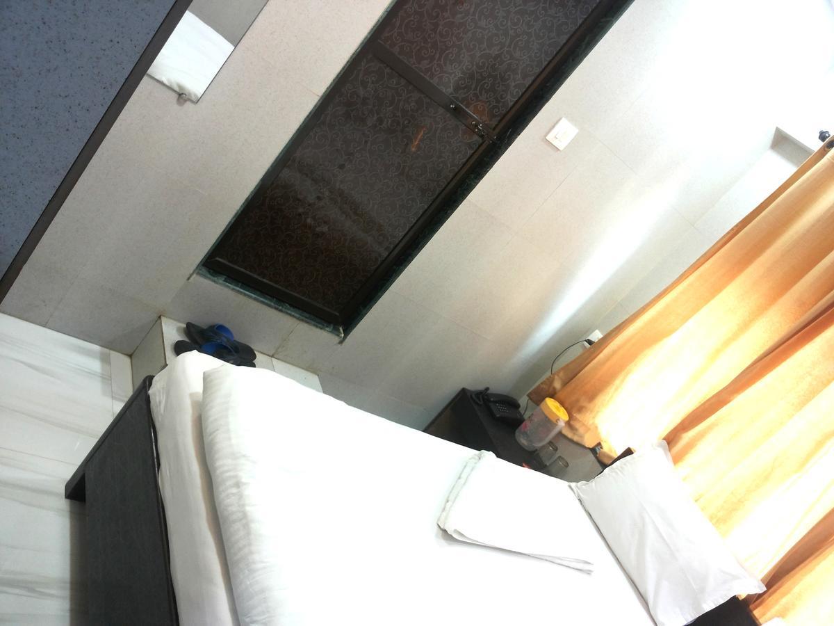 Hotel Holiday Inn Mumbai  Buitenkant foto
