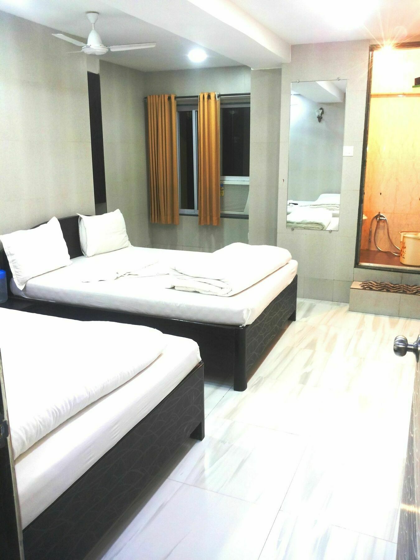 Hotel Holiday Inn Mumbai  Buitenkant foto
