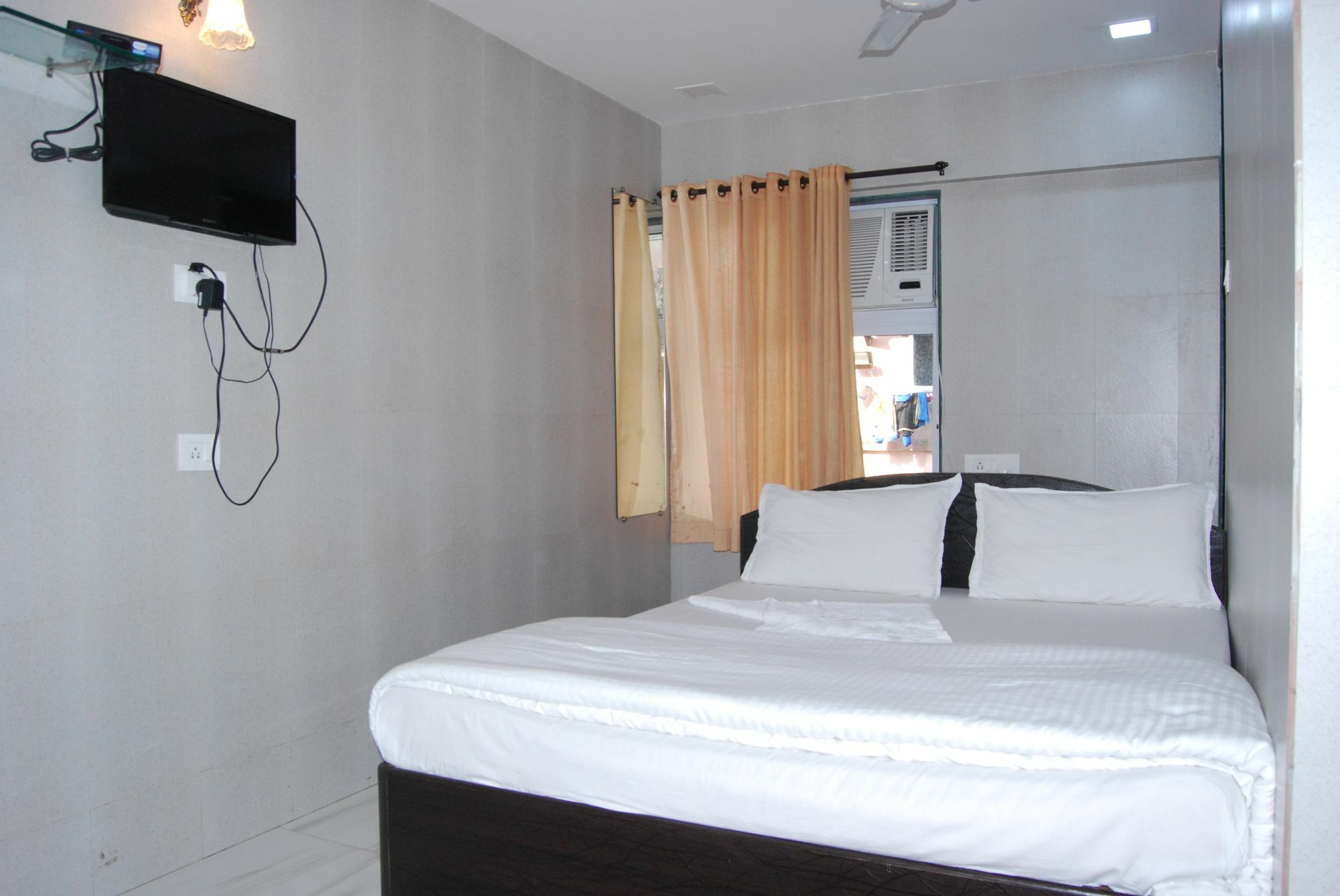 Hotel Holiday Inn Mumbai  Buitenkant foto
